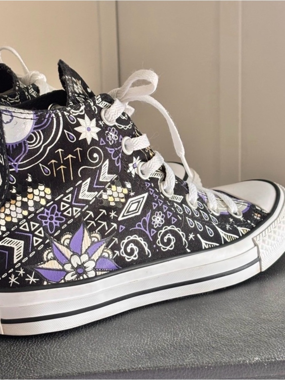 Converse All Stars High Tops
Black Purple Rare Size 7 - Picture 13 of 13